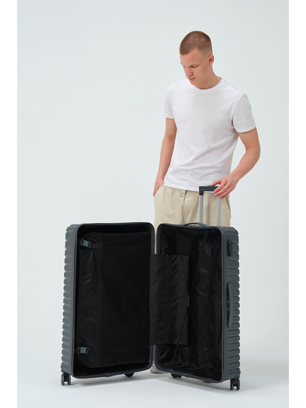 Gri Büyük Boy Füme PP Valiz-10