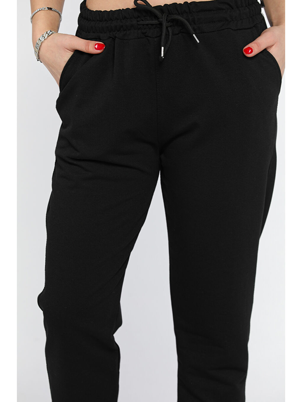 Siyah Kadın Paça Lastikli Eşofman Altı-3