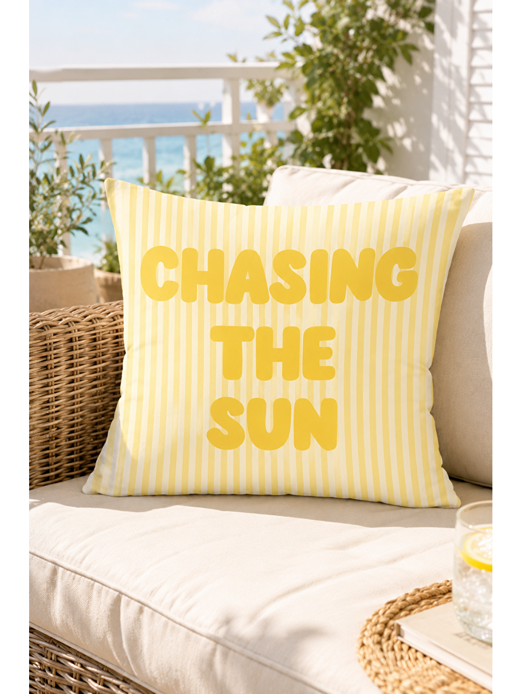Beyaz Chasing The Sun Sarı Çizgili Yazı Baskılı Dekoratif Kırlent Kılıfı Yazlık 43x43 Cm-1