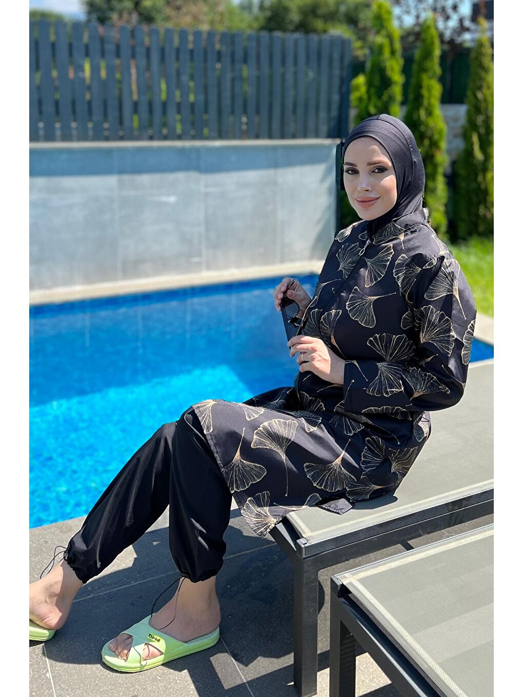 Siyah Önü Kapaklı Paraşüt Tam Kapalı Tesettür Mayo Gevher-1