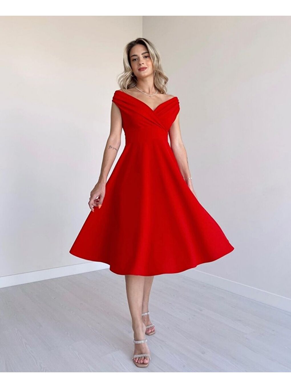 Kırmızı Kadın Kısa Kollu Kruvaze Yaka Eteği Volanlı Krep Elbise