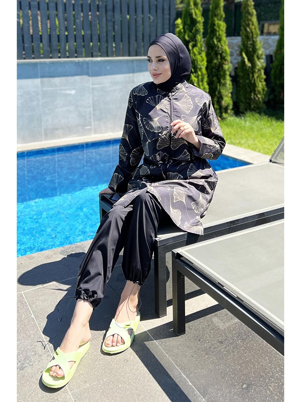 Siyah Önü Kapaklı Paraşüt Tam Kapalı Tesettür Mayo Gevher-2