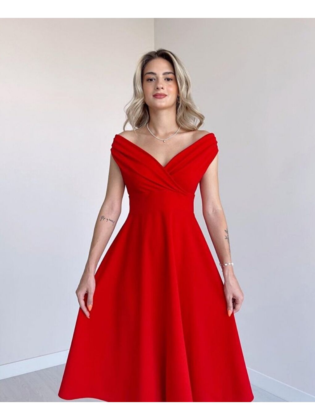 Kırmızı Kadın Kısa Kollu Kruvaze Yaka Eteği Volanlı Krep Elbise-1