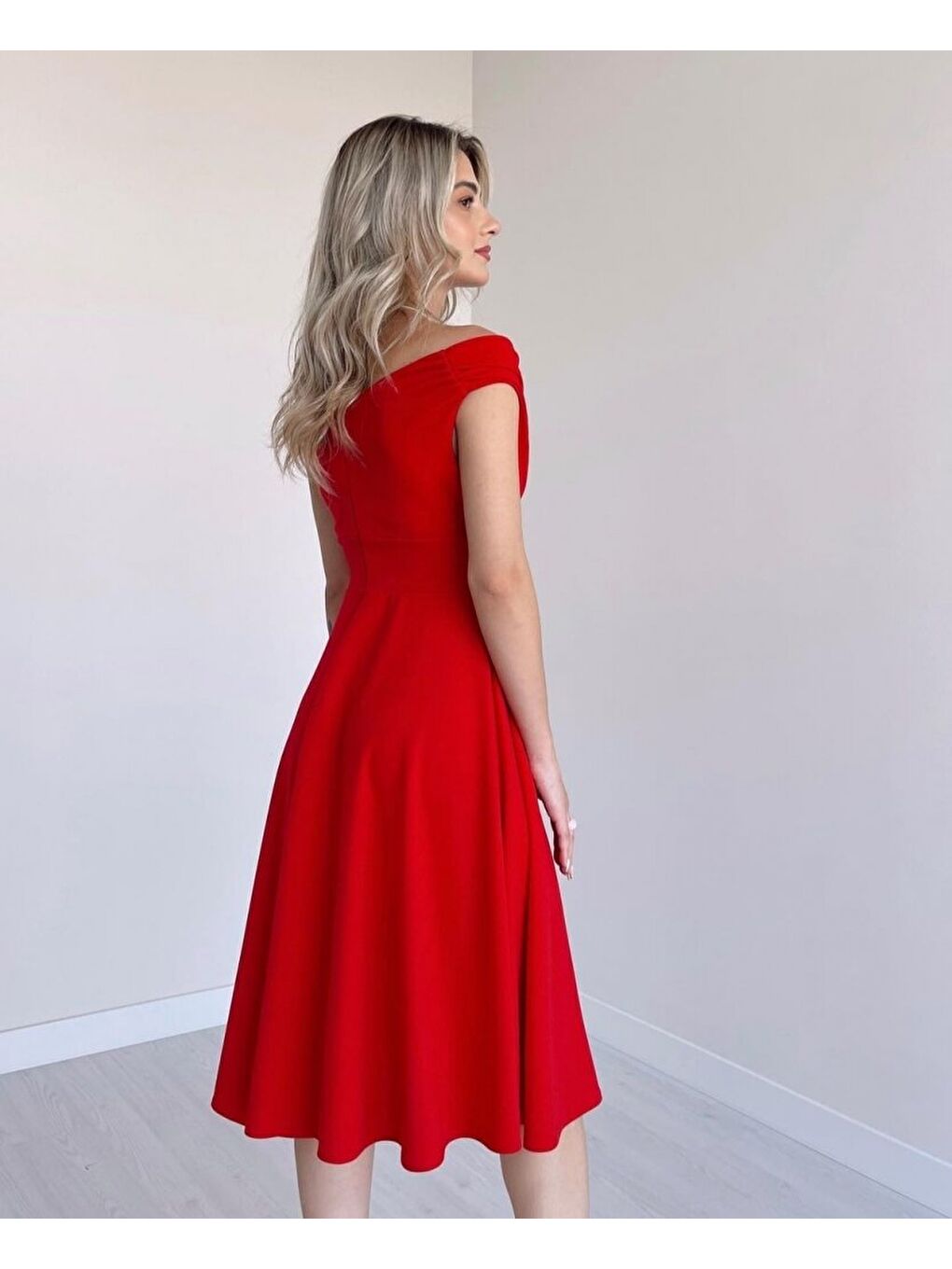 Kırmızı Kadın Kısa Kollu Kruvaze Yaka Eteği Volanlı Krep Elbise-2