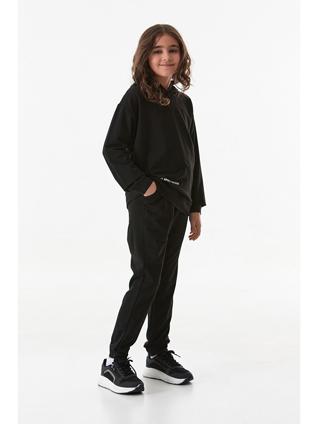 Siyah Yazı Baskılı Kapüşonlu Jogger Kız Çocuk Eşofman Takımı-1