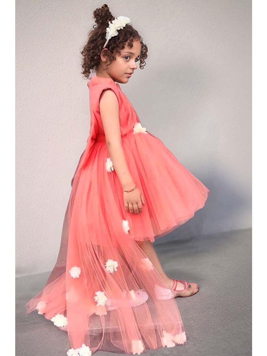 Pembe Kız Çocuk Dik Yaka Veli Manşetli Çiçek Detaylı Kuyruklu Kabarık Mercan Abiye-2