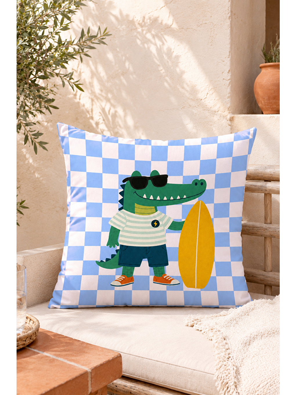 Beyaz Sörfçü Timsah Desenli Dekoratif Kırlent Kılıfı Çocuk Odası Yazlık Dekor 43x43 Cm