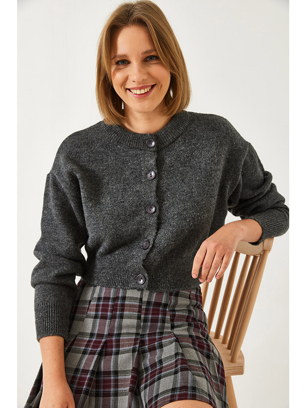 Antrasit Kadın Düğmeli Triko Hırka-1