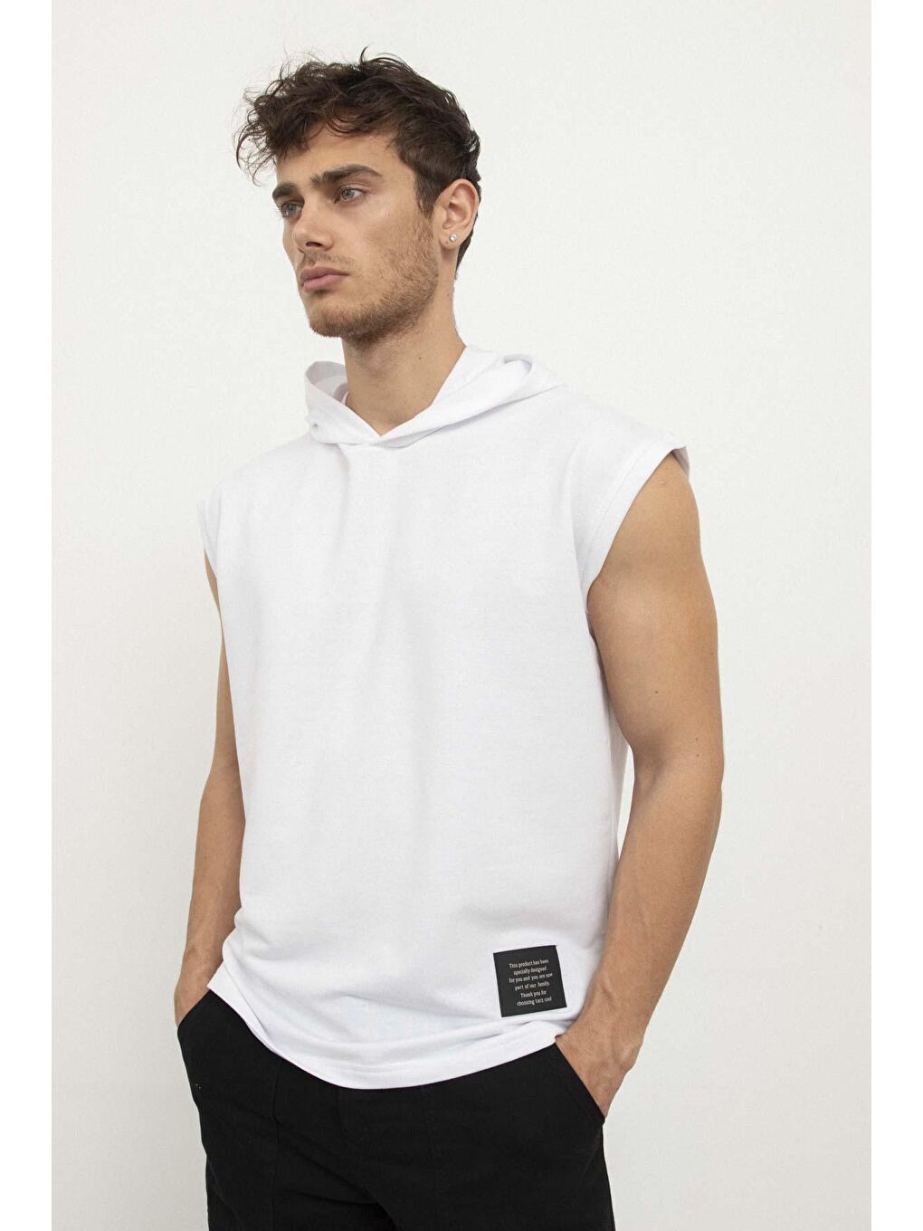 Beyaz Kapüşonlu Kolsuz Erkek Tişört-2