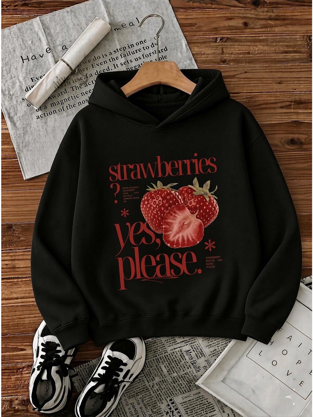 Siyah Sw Strawberries Yes, Please." Ön Baskılı Renkli Kadın Kapüşonlu Sweatshirt
