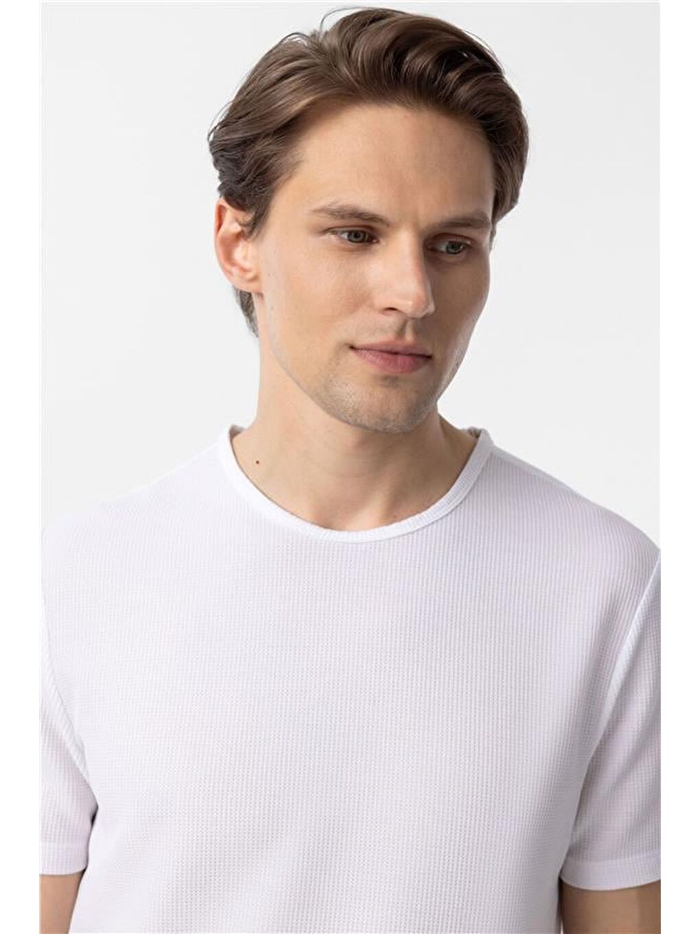 Beyaz Slim Armürlü Bisiklet Yaka Tişört-3