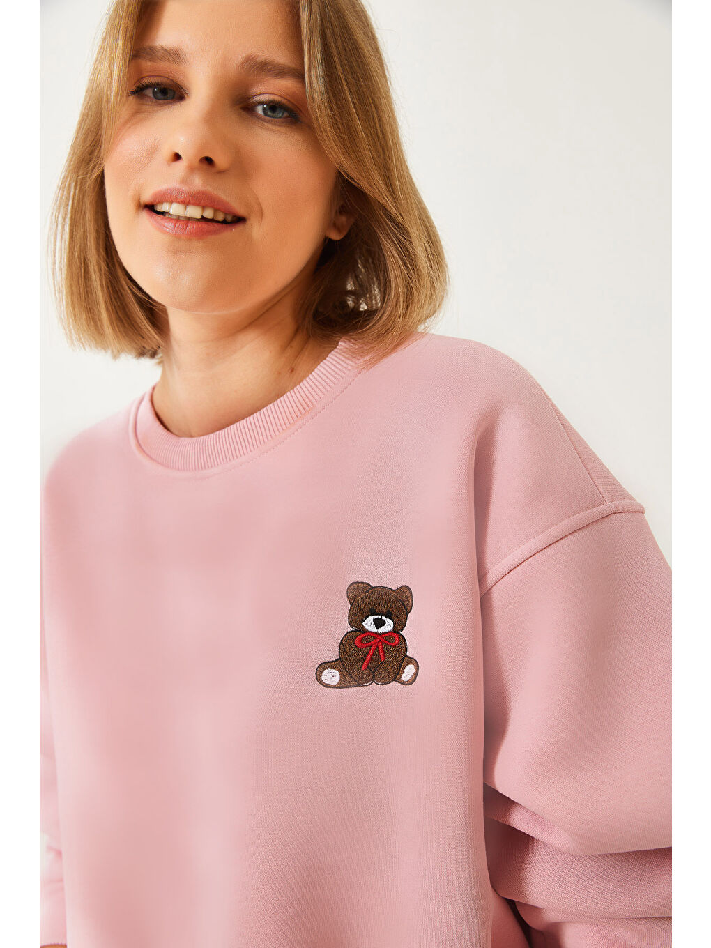 Pembe Kadın Üç İplik Şardonlu Ayıcık İşlemeli Sweatshirt