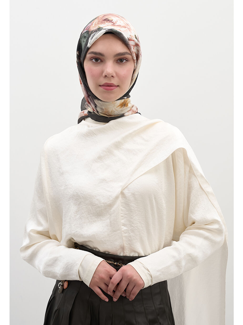 Vıntage Rose Desen Pamuklu Viskon Eşarp Antrasit-3