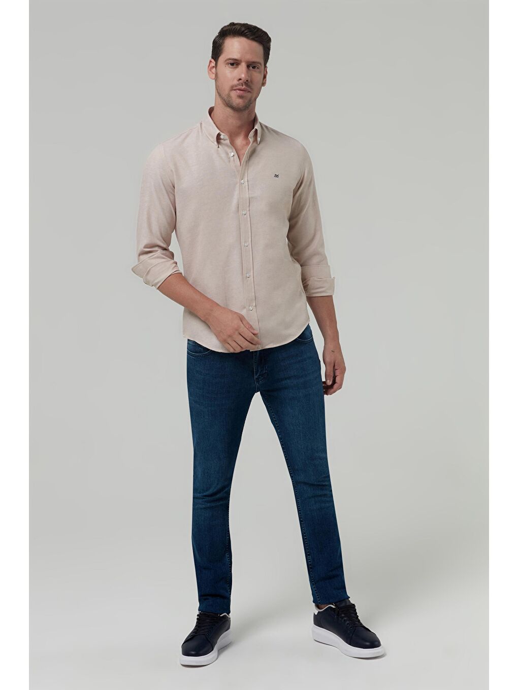 Slim Fit Bej Oxford Düğmeli Yaka Kolay Ütülenebilir Nakış Detaylı Pamuklu Gömlek-5
