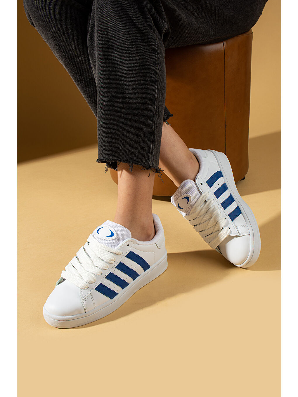 Beyaz Kalın Bağcıklı Şerit Detaylı Rahat Taban Kadın Sneakers 001-3458-25Mavi-1