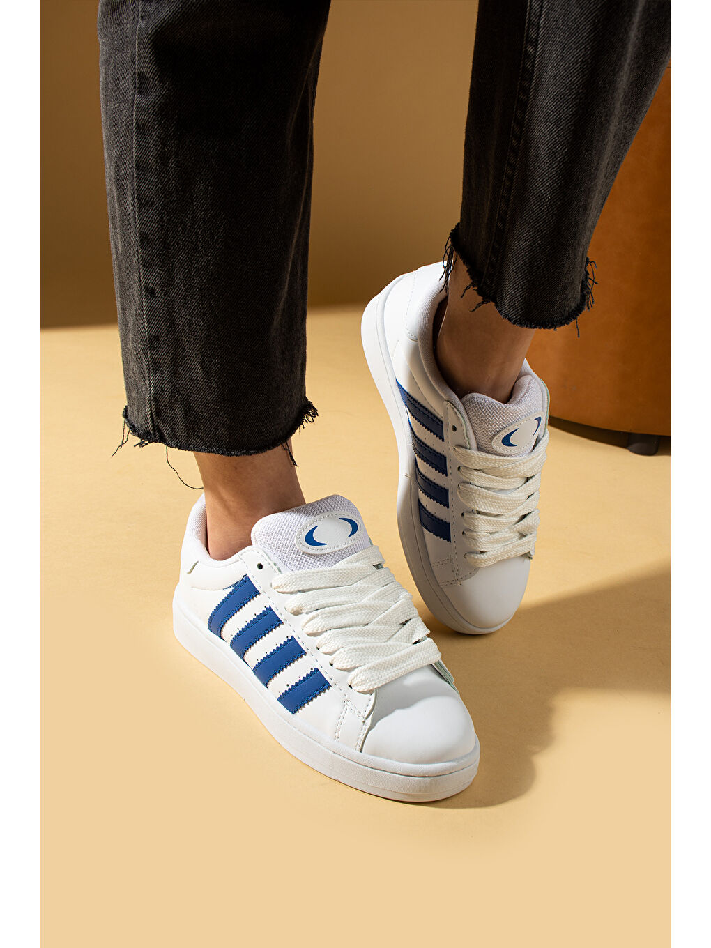 Beyaz Kalın Bağcıklı Şerit Detaylı Rahat Taban Kadın Sneakers 001-3458-25Mavi-2