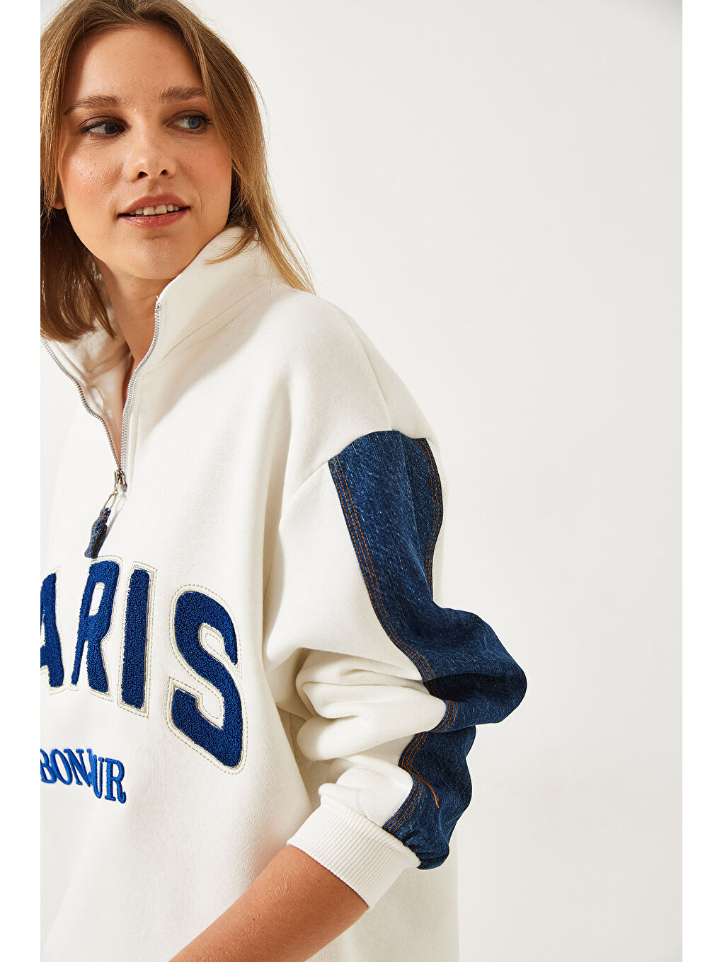 Beyaz Denim Detaylı Üç İplik Şardonlu Oversize Fermuarlı Sweatshirt-4