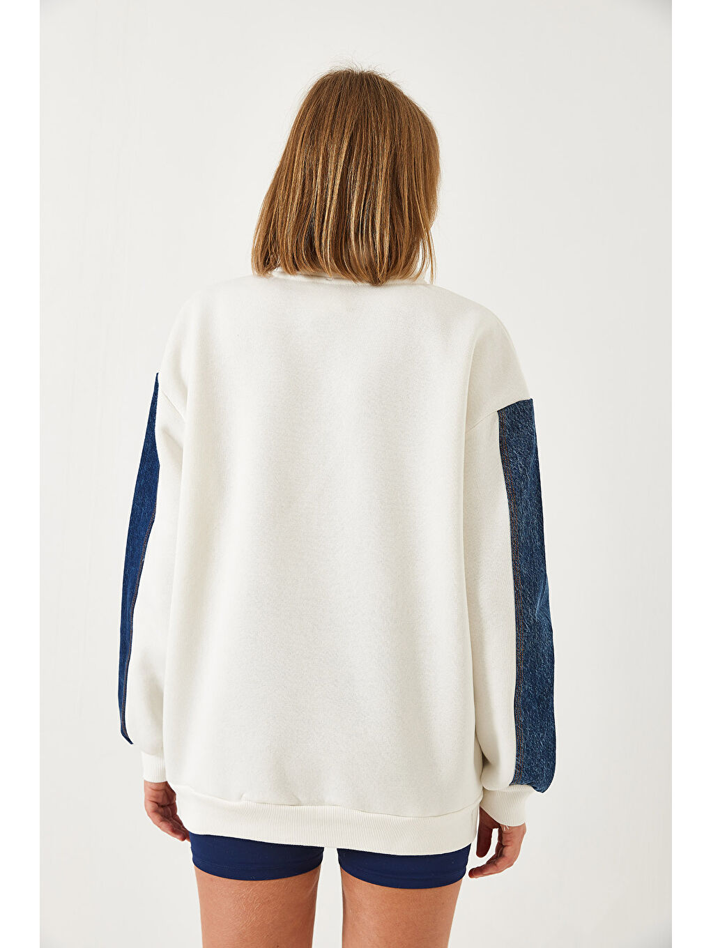 Beyaz Denim Detaylı Üç İplik Şardonlu Oversize Fermuarlı Sweatshirt-5