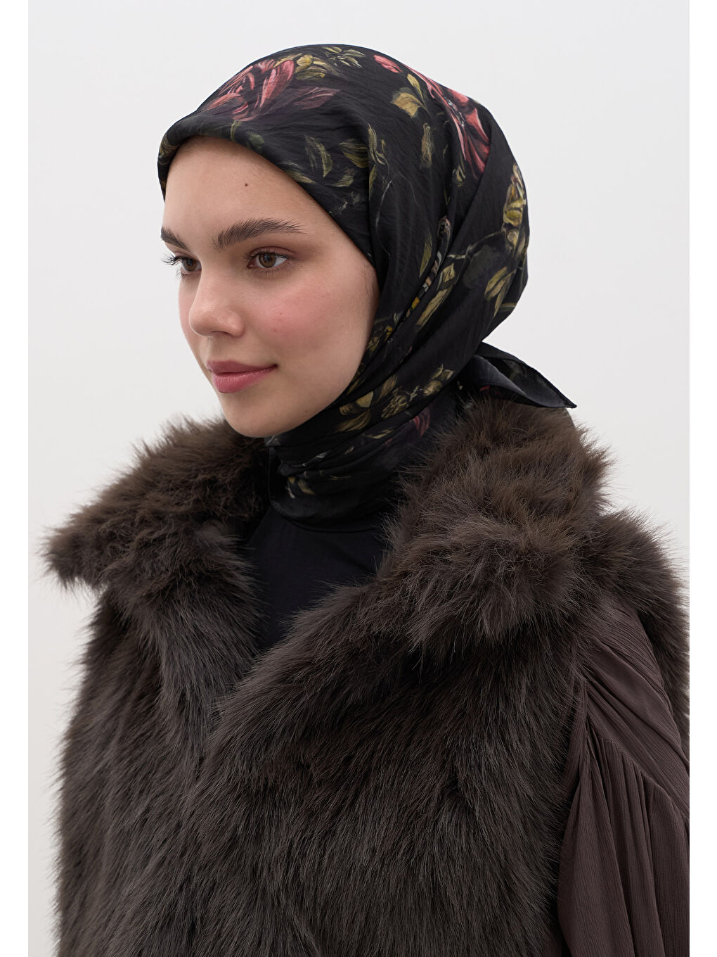 Gısele Desen Pamuklu Viskon Eşarp Siyah-3