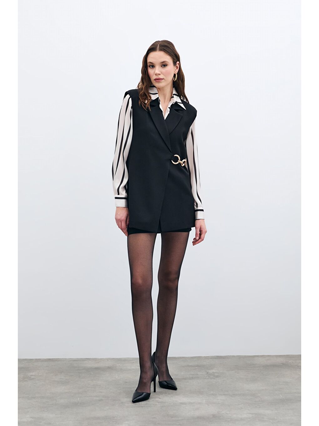 Yan Aksesuarlı Uzun Yelek - Siyah-1