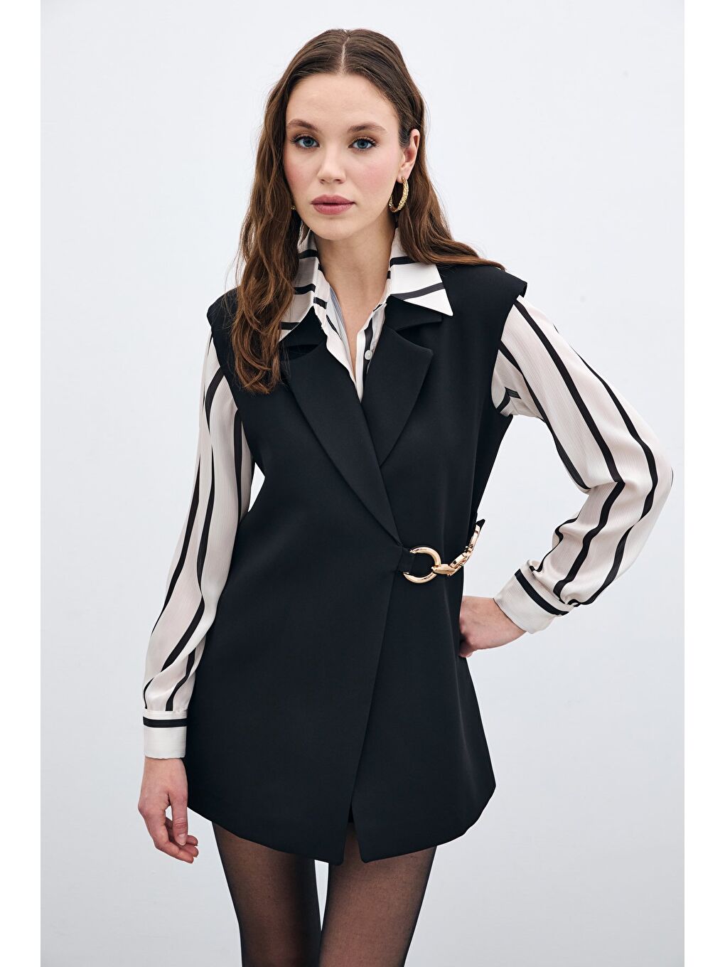 Yan Aksesuarlı Uzun Yelek - Siyah-3