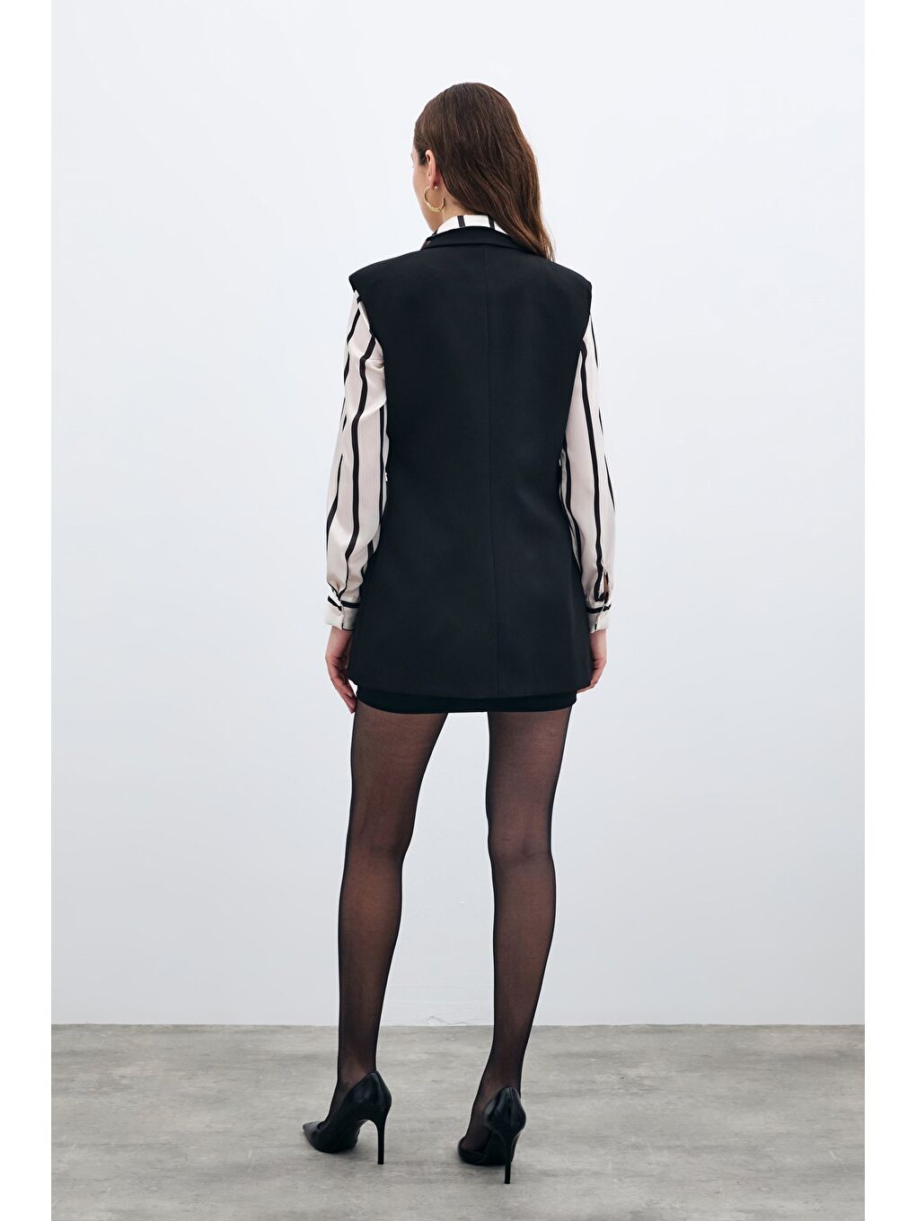 Yan Aksesuarlı Uzun Yelek - Siyah-6