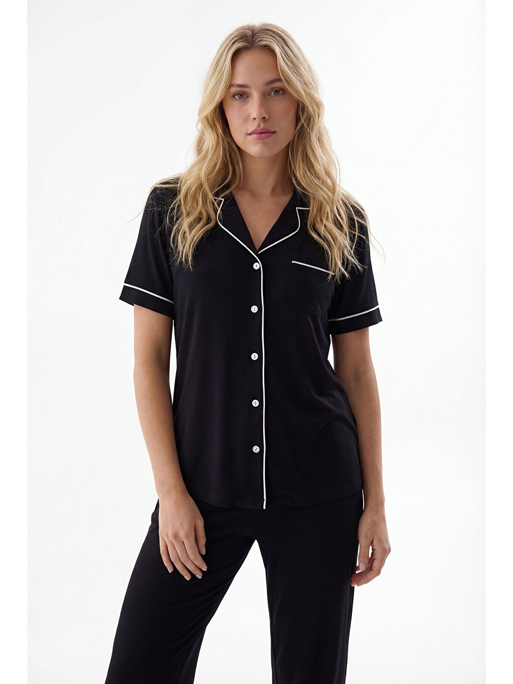 Siyah Çizgi Detaylı Önden Düğmeli Pijama Takımı-1