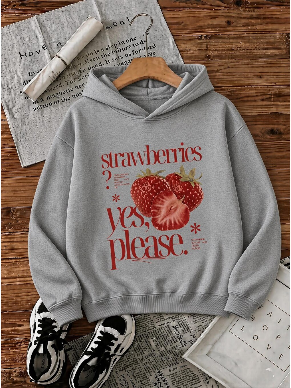 Gri Sw Strawberries Yes, Please." Ön Baskılı Renkli Kadın Kapüşonlu Sweatshirt