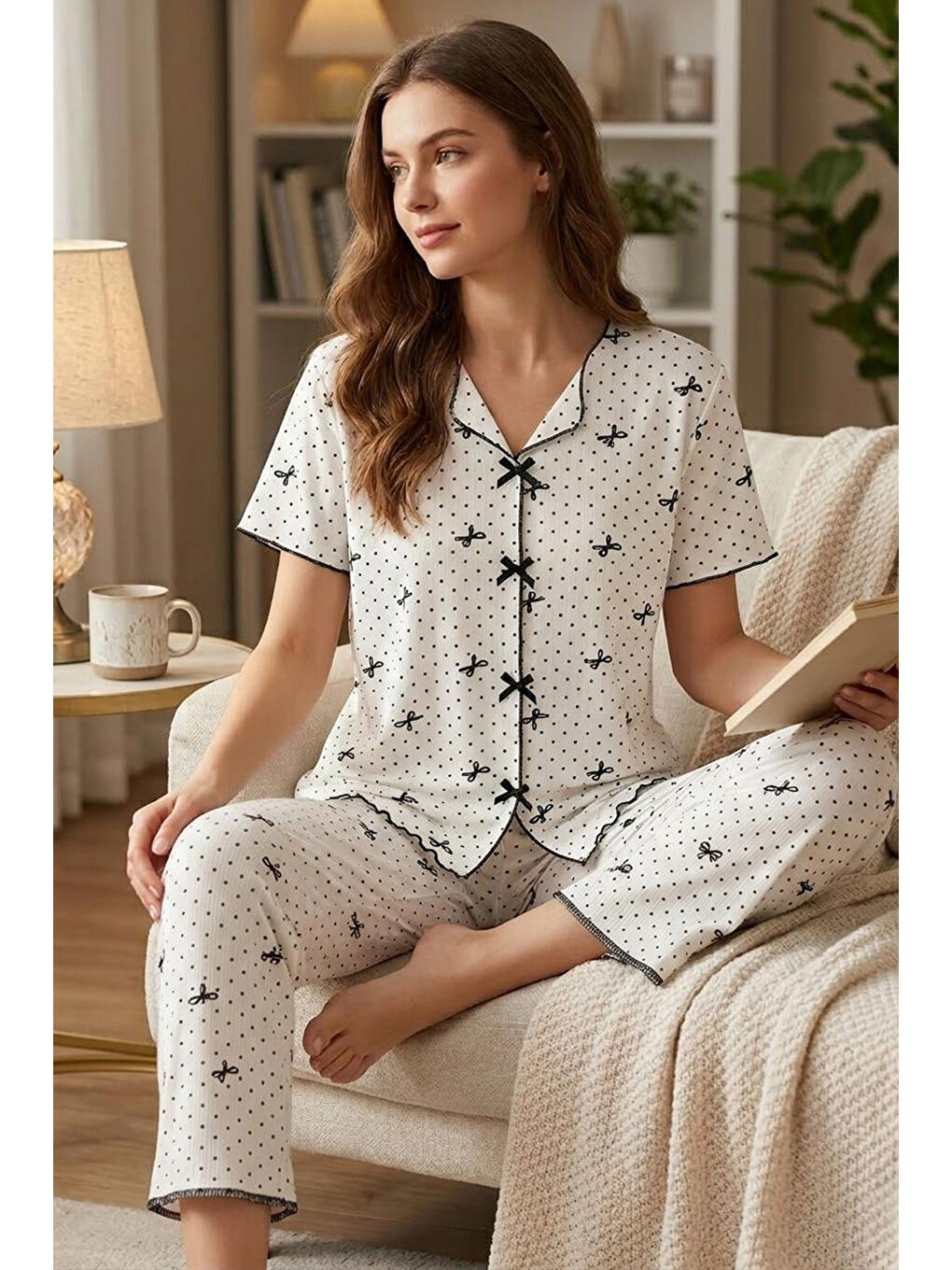 Siyah Fiyonk ve Puantiye Desenli V Yaka Pijama Takımı-1