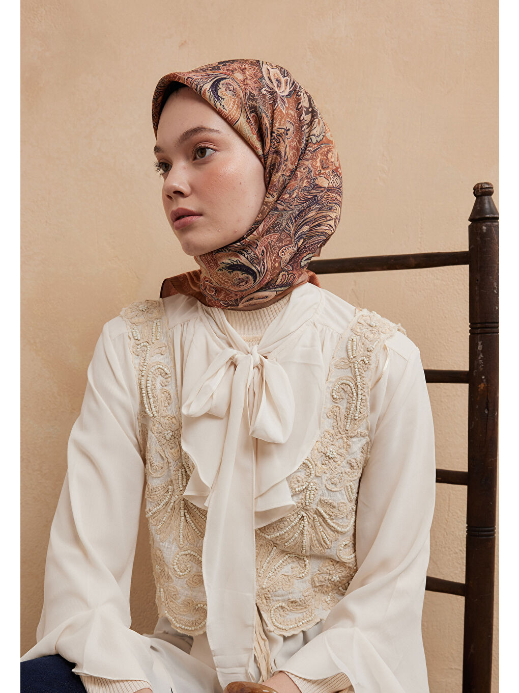 Kahverengi Amora Desen Pamuk İpek Eşarp Kiremit-1