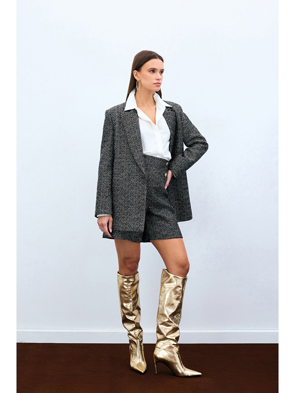 Kahverengi Düğme Detay Tüvit Şort - Kahve-3