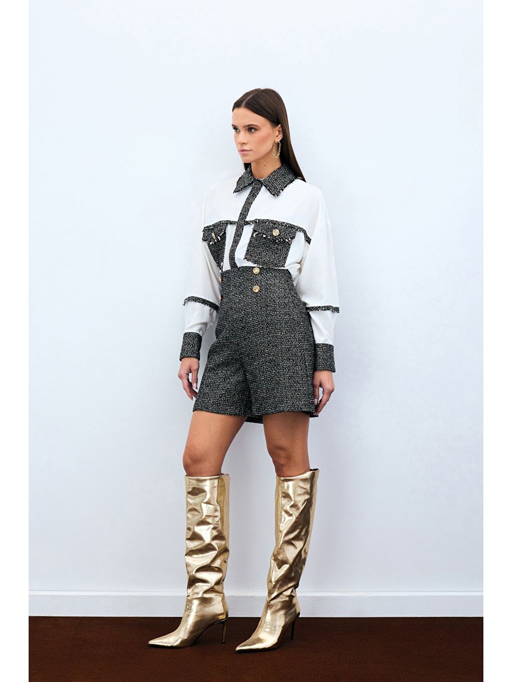 Kahverengi Düğme Detay Tüvit Şort - Kahve-4