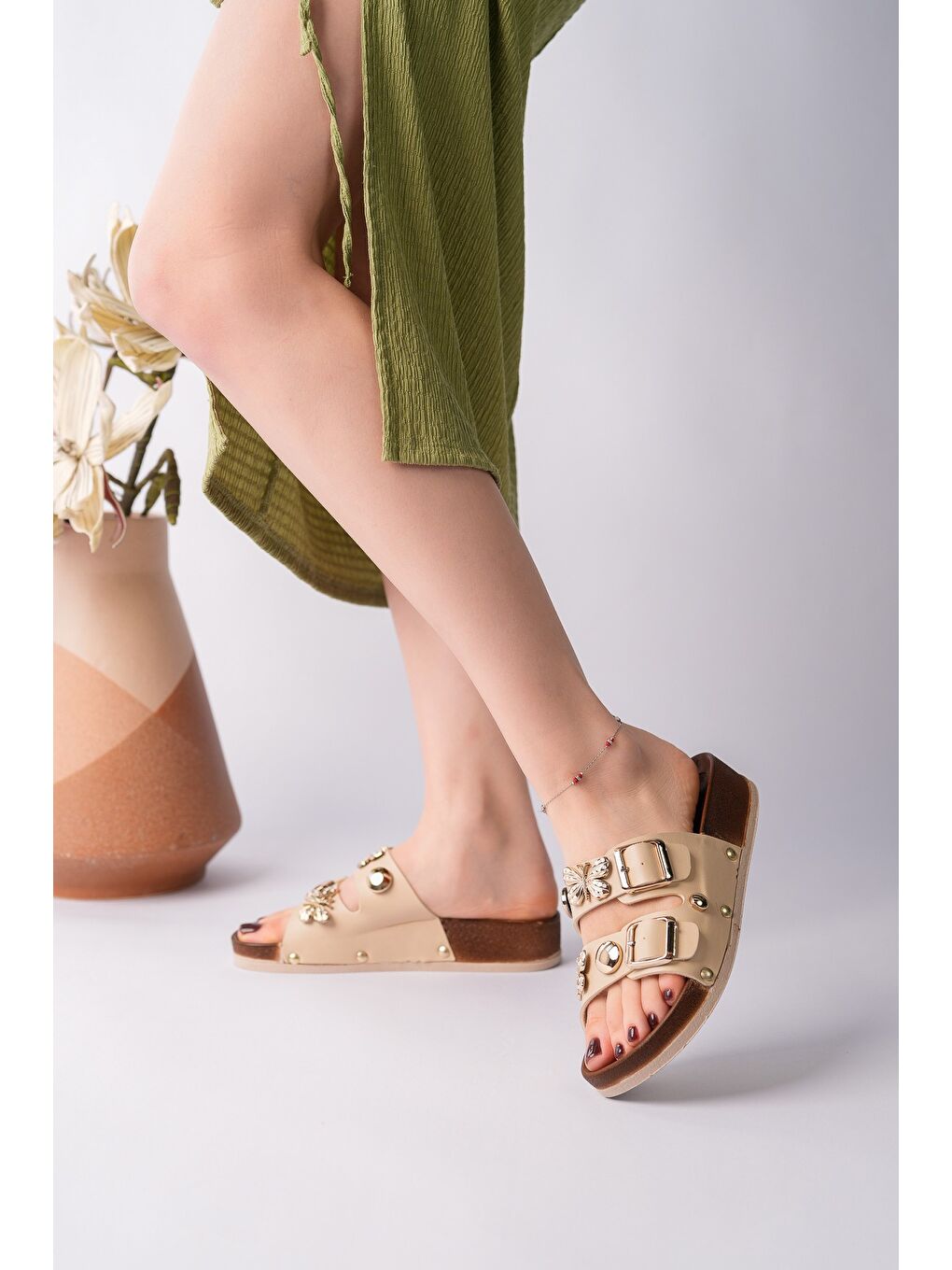 Bej NYSSA Kelebek Aksesuarlı Çift Tokalı Günlük Kadın Terlik-3