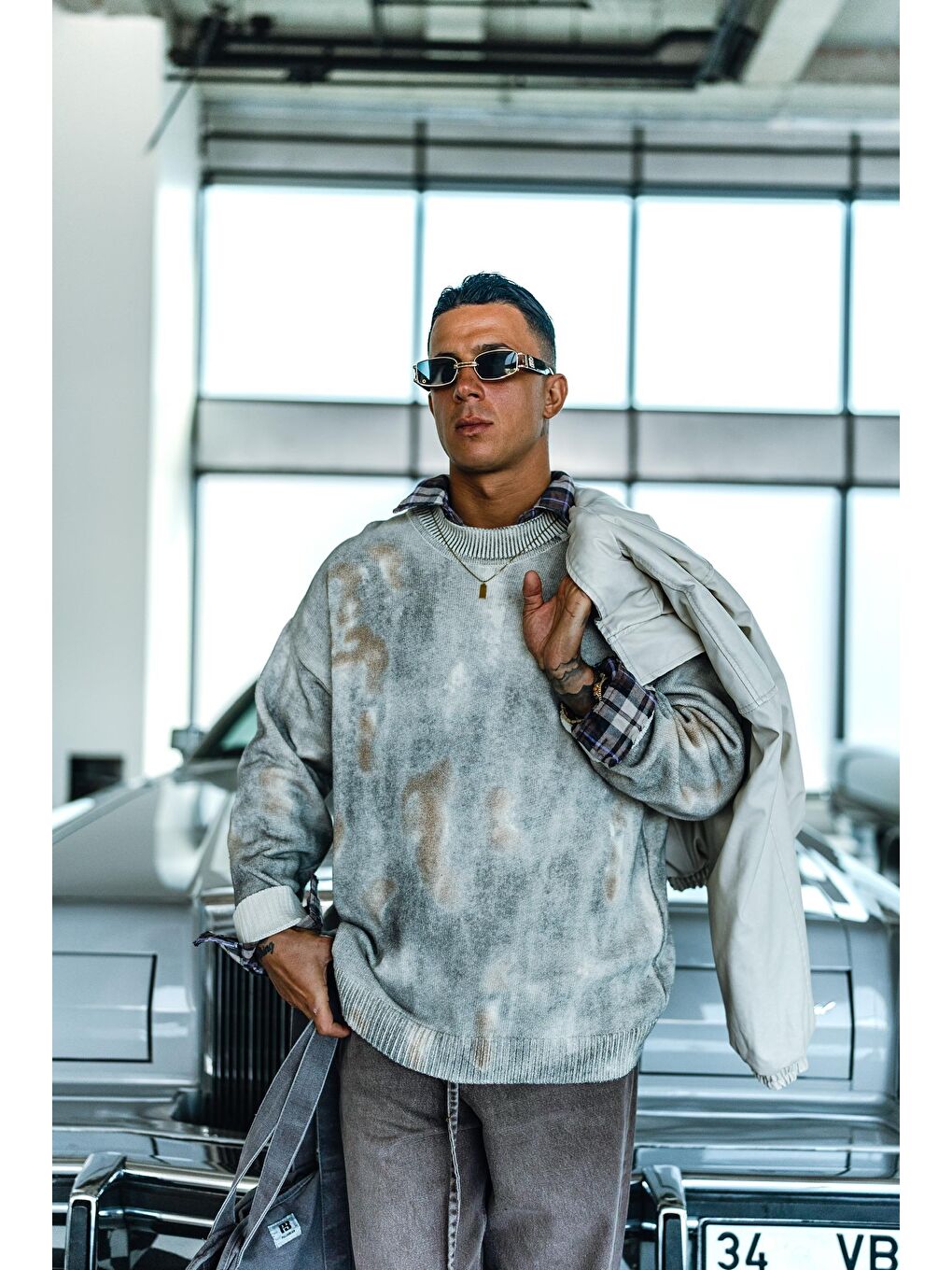 Erkek Oversize Boyama Desenli Triko Kazak Gri-3