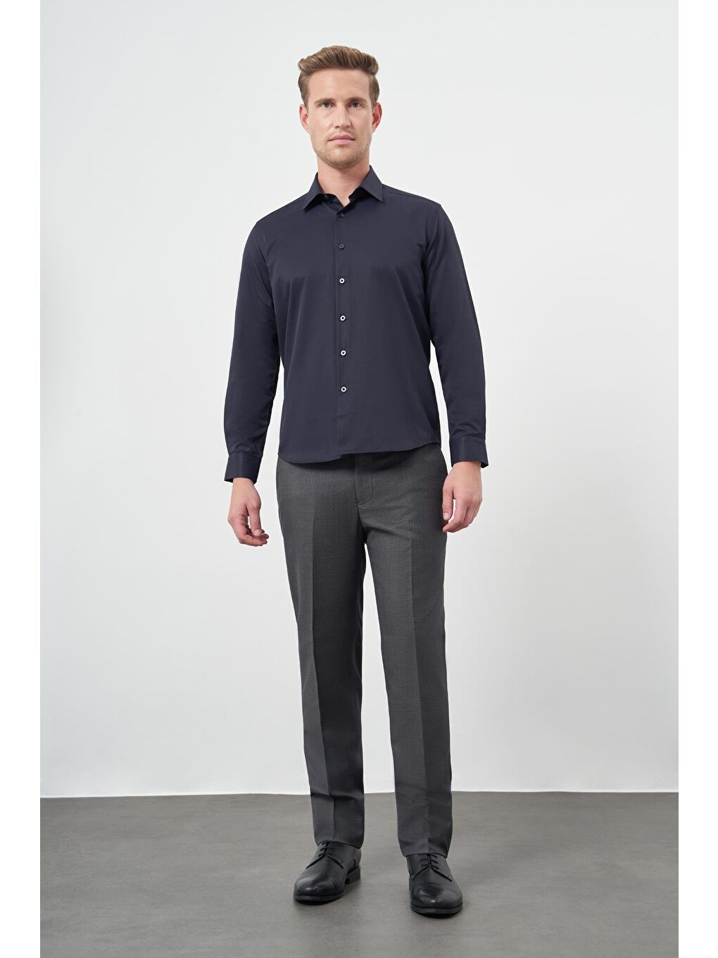 Koyu Lacivert Uzun Kol Düz Bez Ayağı Sert Yaka Cepsiz Pamuklu Classic Slim Fit Gömlek 1004245267-1