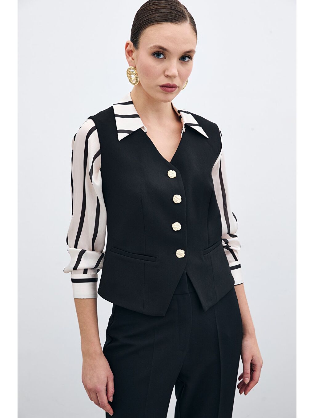 Düğmeli Kısa Yelek - Siyah-3