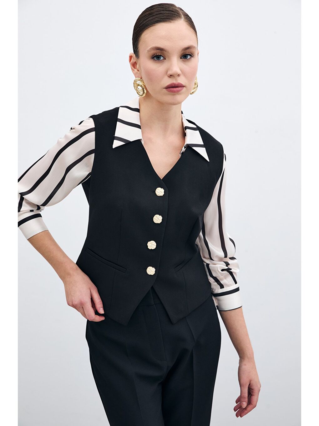 Düğmeli Kısa Yelek - Siyah-4