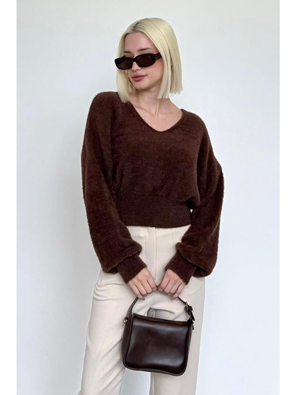 Kahverengi V Yaka Yumuşak Dokulu Kadın Kazak Mg2499