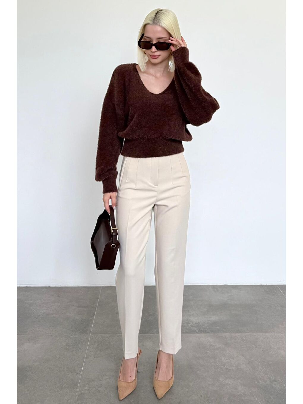 Kahverengi V Yaka Yumuşak Dokulu Kadın Kazak Mg2499-1