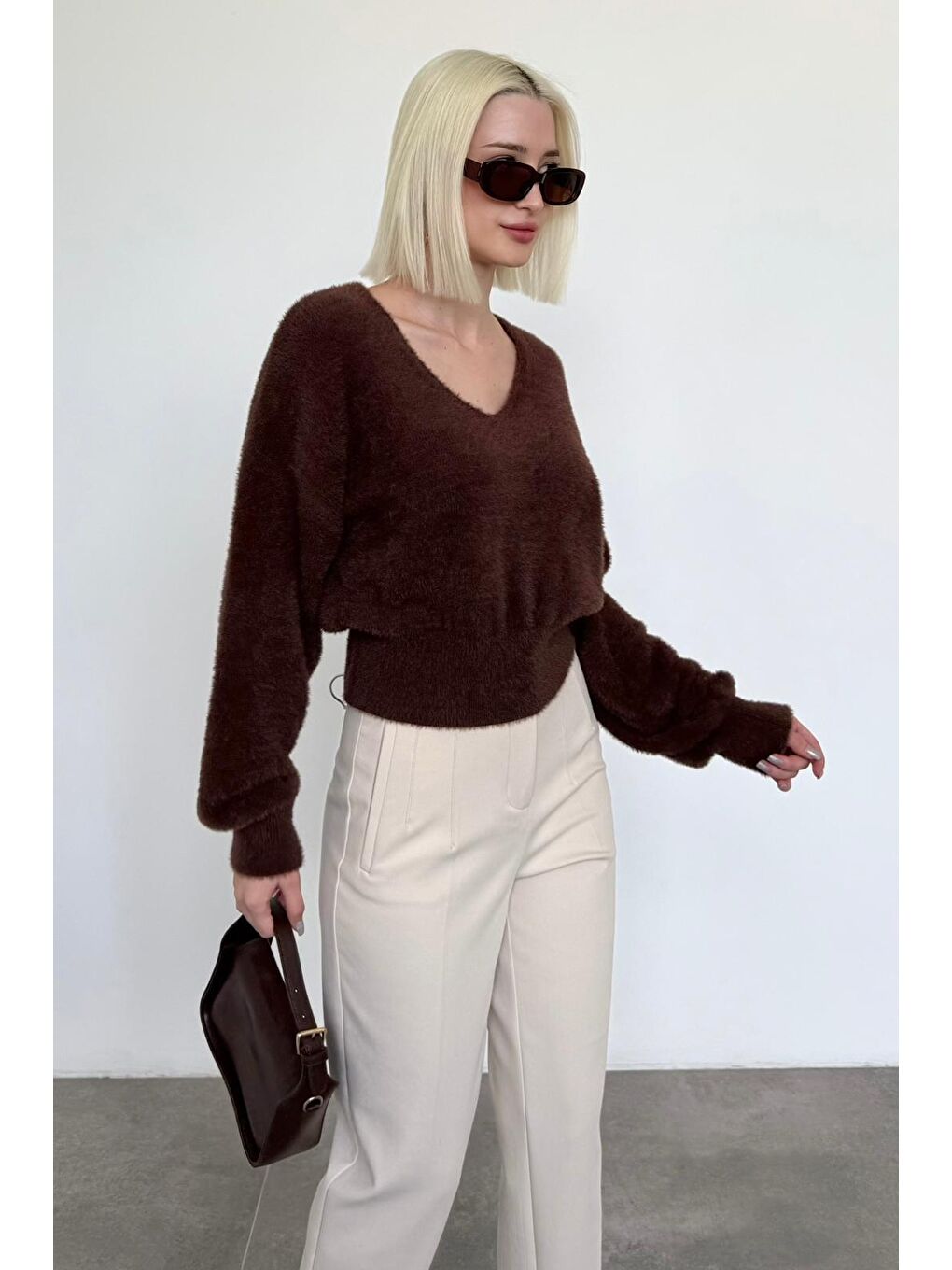 Kahverengi V Yaka Yumuşak Dokulu Kadın Kazak Mg2499-2