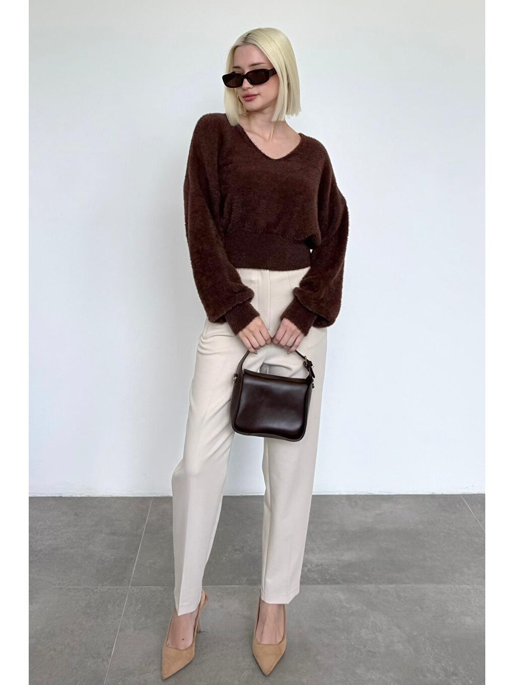 Kahverengi V Yaka Yumuşak Dokulu Kadın Kazak Mg2499-5