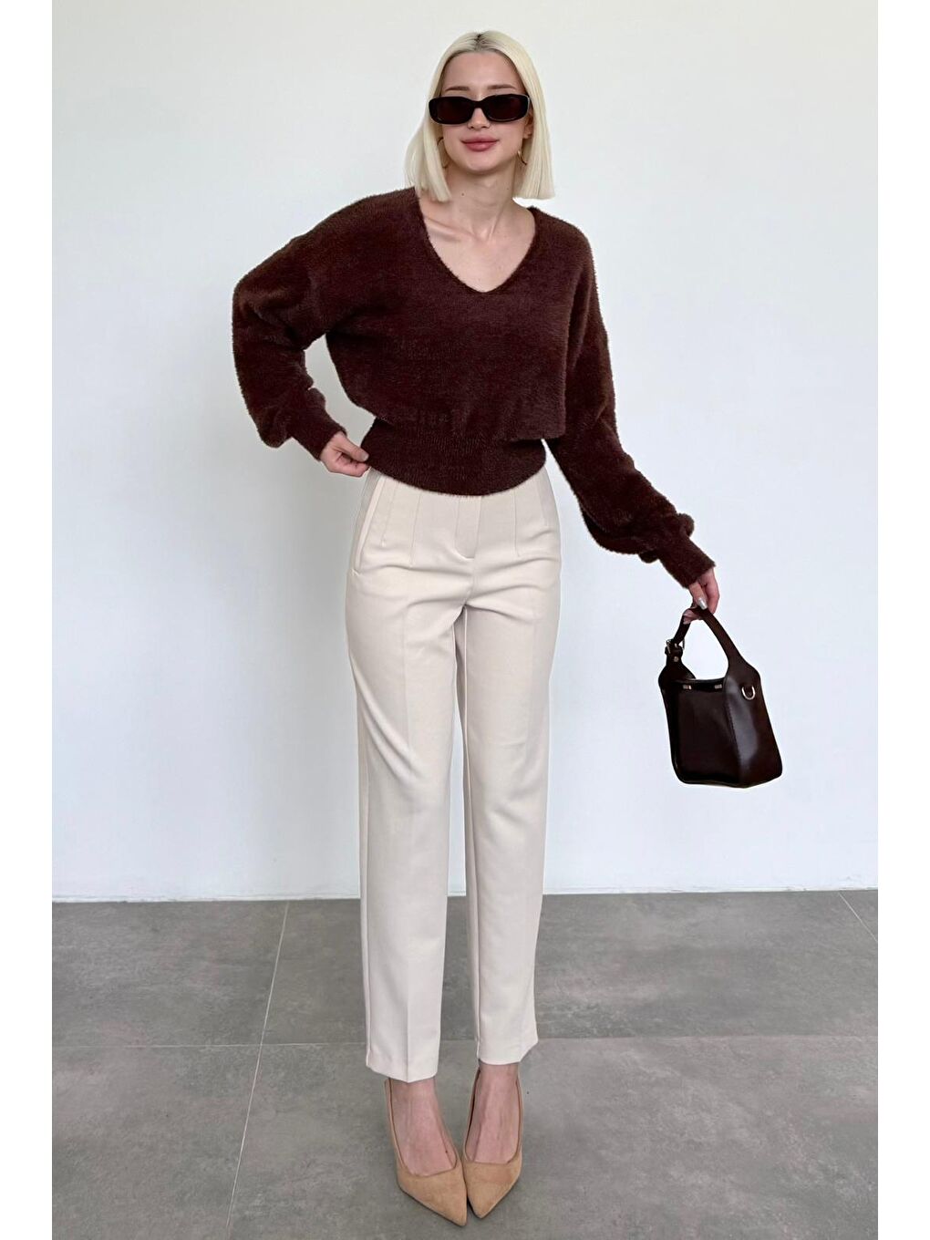 Kahverengi V Yaka Yumuşak Dokulu Kadın Kazak Mg2499-6