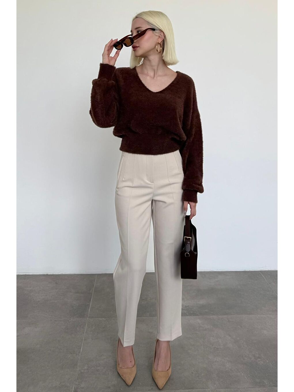 Kahverengi V Yaka Yumuşak Dokulu Kadın Kazak Mg2499-7