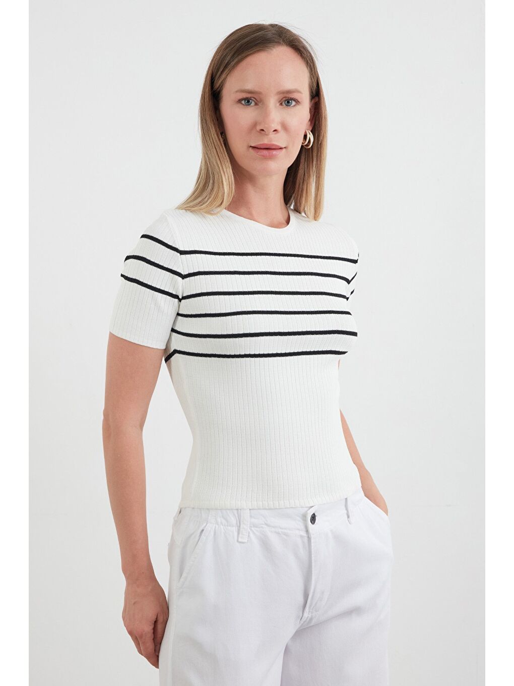 Beyaz Çizgili Fitilli Bisiklet Yaka Triko Bluz-2