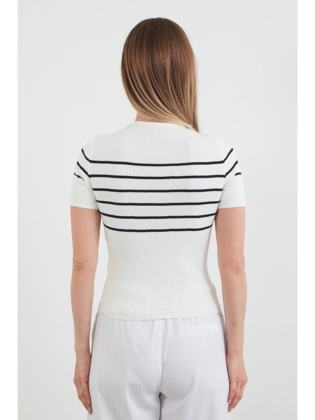 Beyaz Çizgili Fitilli Bisiklet Yaka Triko Bluz-3
