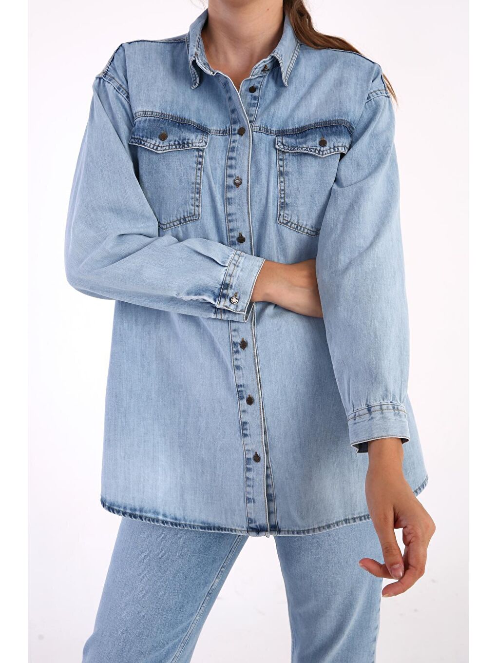 Açık Mavi Cepli Denim Gömlek