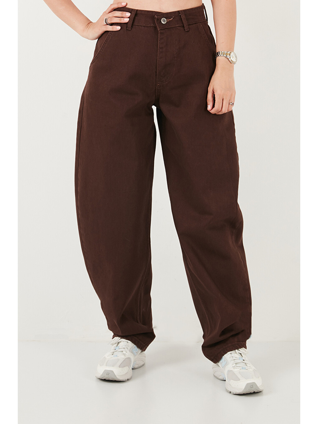 Kahverengi Pamuklu Yüksek Bel Daralan Paça Baggy Jean Pantolon 66930083-3