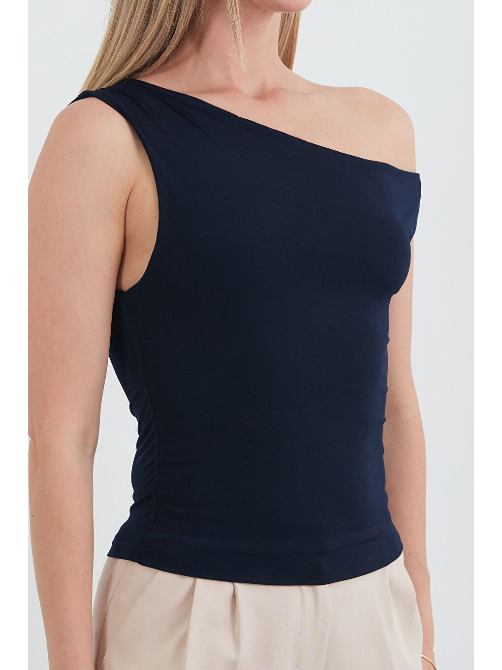 Lacivert Yanları Drapeli Tek Kol Bluz-4