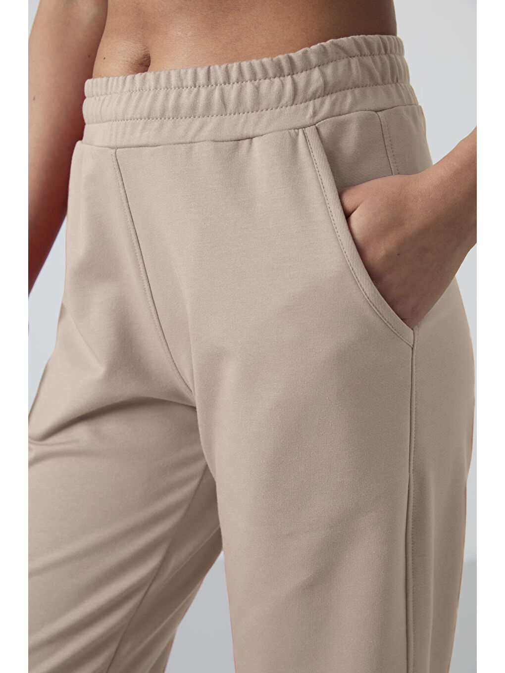 Koyu Bej Yüksek Bel Cepli Rahat Form Klasik Paça Kadın Eşofman Alt - 94584-2