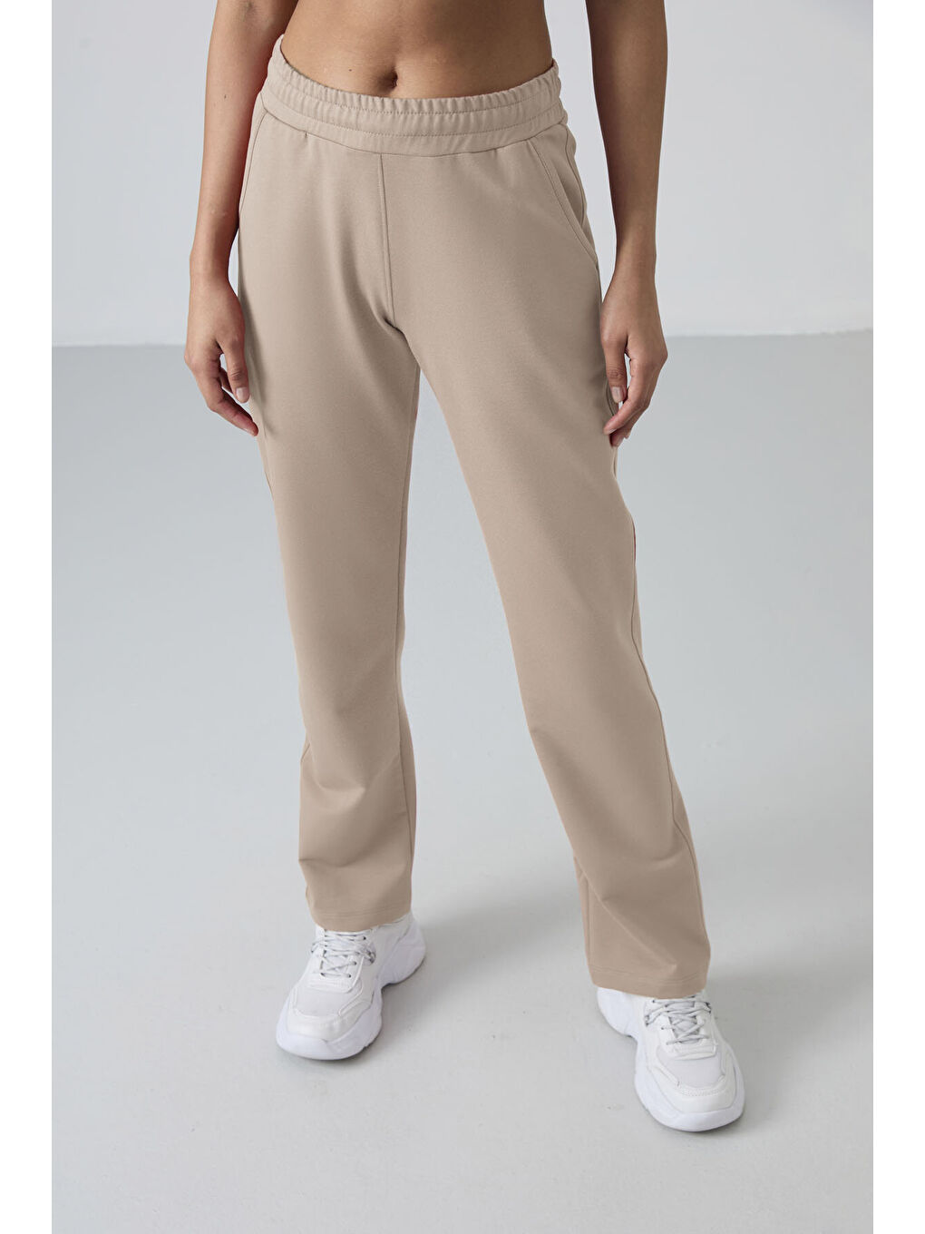 Koyu Bej Yüksek Bel Cepli Rahat Form Klasik Paça Kadın Eşofman Alt - 94584-3